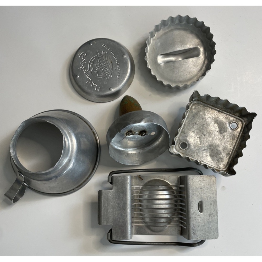 Vintage Aluminum Kitchen Tool Lot Farmhouse Primitive Decor Egg Slicer Cutters - Picture 6 of 9